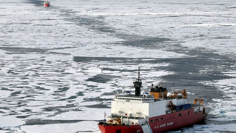 Oceanul Arctic ar putea rămâne în curând fără gheaţă la începutul unei toamne