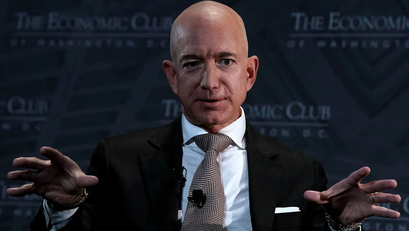 Elon Musk nu mai este cel mai bogat din lume. Jeff Bezos l-a depășit