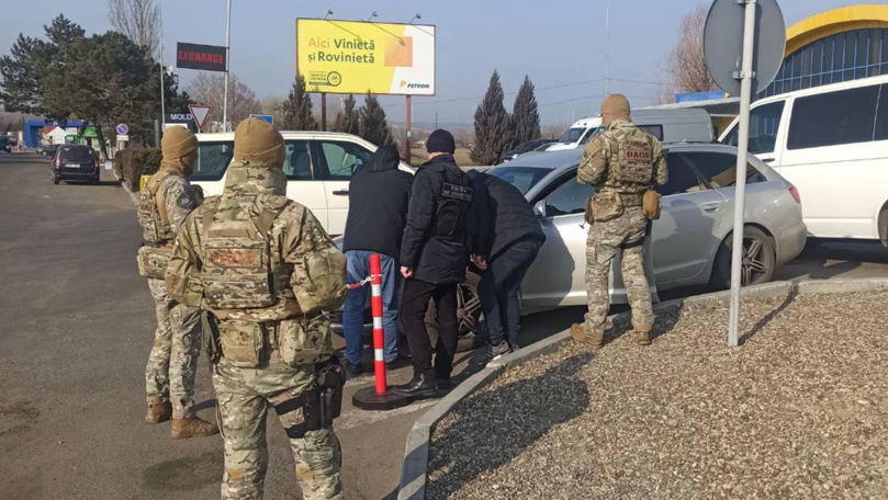 Percheziții la Hâncești: Trei moldoveni organizau migrații ilegale