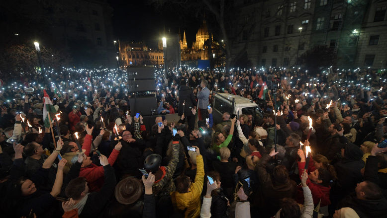 Protest la Budapesta: Mii de persoane cer demisia premierului Viktor Orban