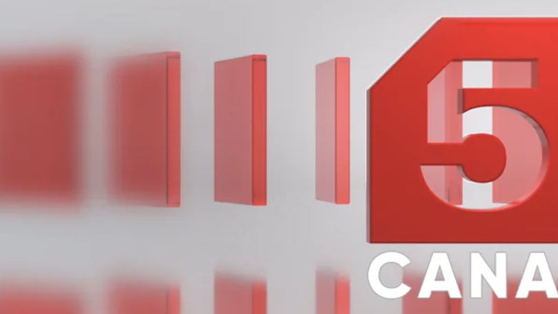 Ce cred unii cetățeni despre suspendarea Canalului 5. Reacția experților