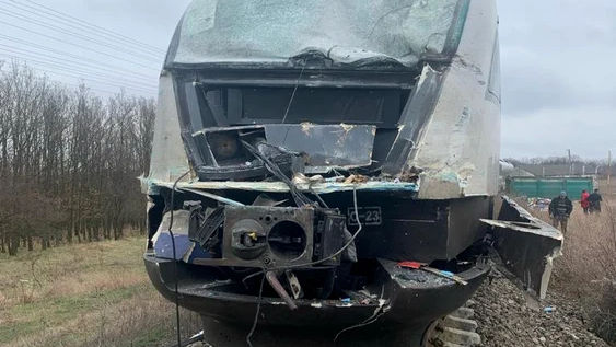 Mașină a corpului diplomatic indian, lovită de tren în județul Brașov