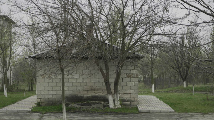 În peste 80 de școli din țară elevii au acces doar la toalete în curte