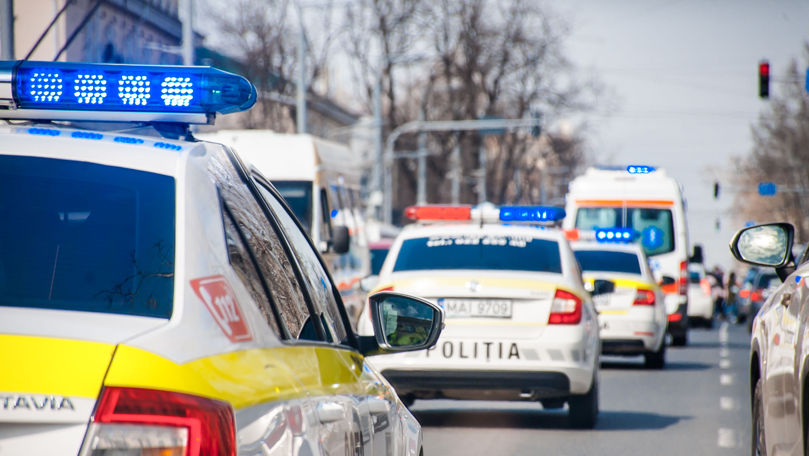 Un bărbat amenință că sare de pe o clădire părăsită. Ce spune Poliția