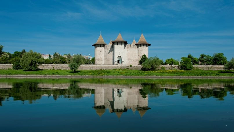 Locuitorii din Soroca se plâng pe mirosul urât care vine din râul Nistru