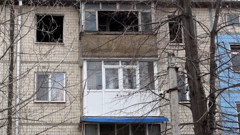 O explozie a lăsat un bărbat fără pereții locuinței. Ce spune proprietarul