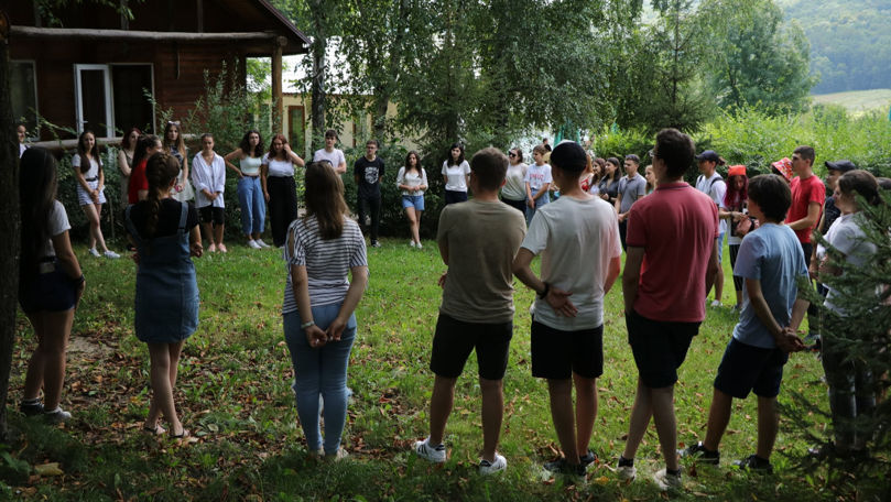 Elevii unei școli din Galați participă la o tabără de vară din Moldova