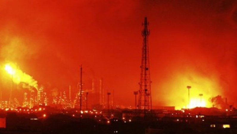Incendiu la o rafinărie dintr-o regiune rusă după un atac cu drone