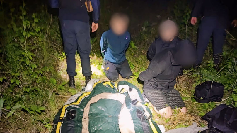 Trei migranți ucraineni, opriți în apropiere de râul Prut