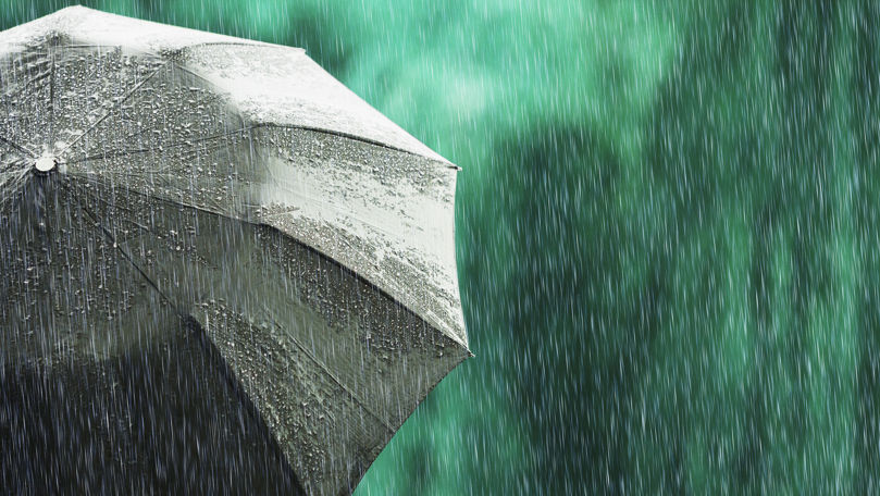 Alertă meteo: Cod Galben de ploi, izolat cu grindină și vânt puternic
