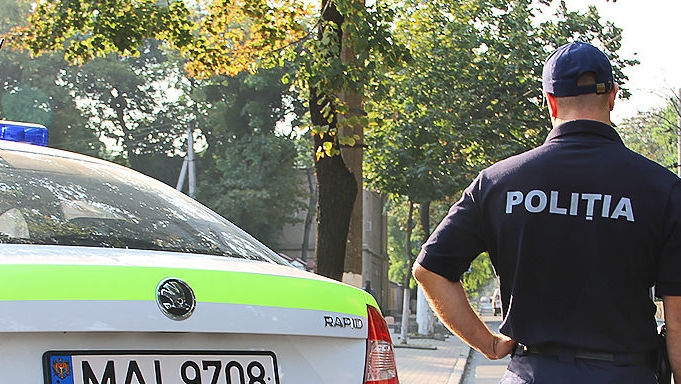 Un tânăr de 22 de ani este bănuit de circulația ilegală a drogurilor