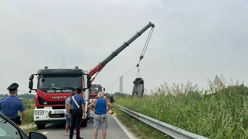 Un moldovean a intrat cu mașina într-un râu: A ieșit singur din apă