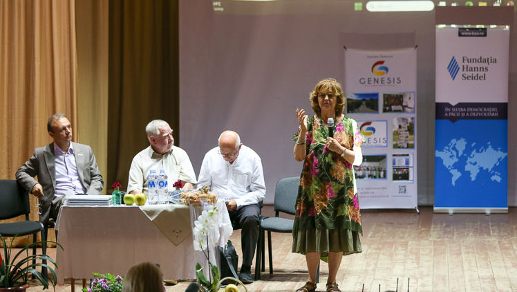 75 de ani de la deportări. Ana Blandiana: Istoria oricând poate da înapoi