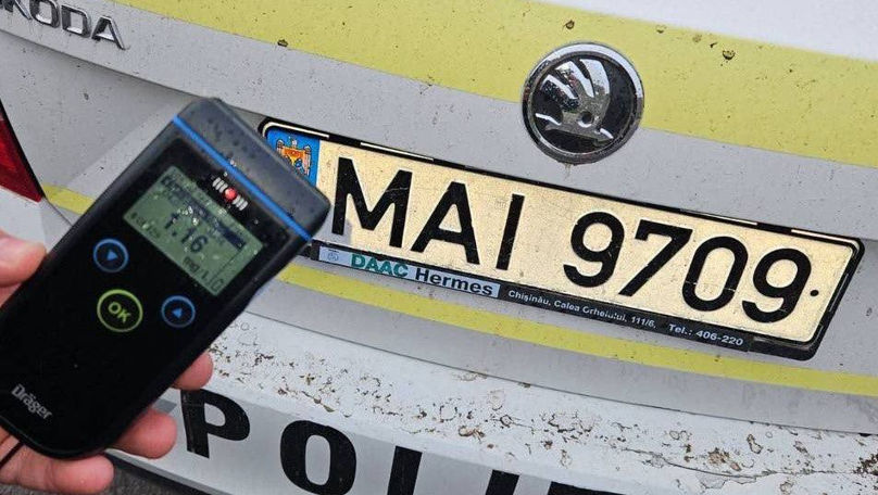 Doi șoferi, cercetați penal după ce au condus în stare de ebrietate