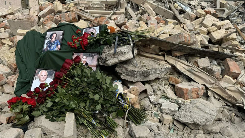 Kiev: Rugăciuni printre ruinele spitalului de copii distrus de Rusia