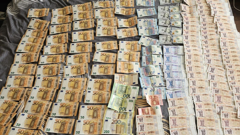 Afacere ilegală cu cafea contrafăcută. Marfă de 300.000 de lei, ridicată