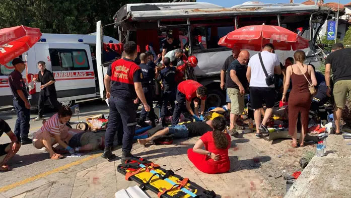 Turcia: Un autocar cu turiști a intrat într-o casă. Sunt victime