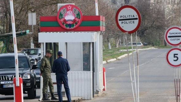 General: Militarii ruși verifică abuziv mașinile la posturile mixte de control