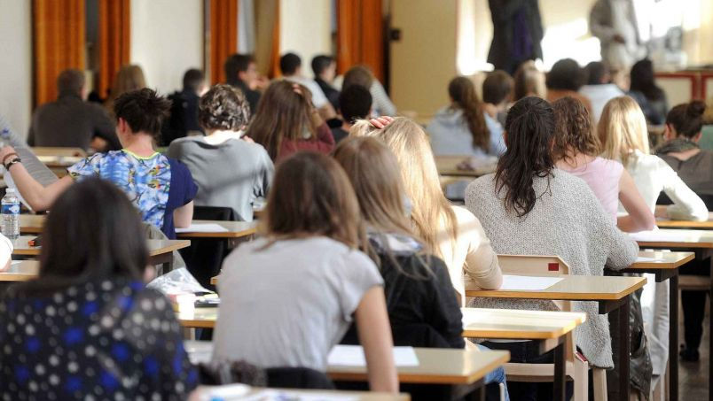 Elevii claselor a noua vor susține examenele în centre specializate