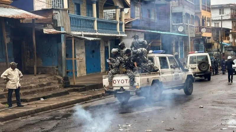 Sierra Leone: Zeci de soldaţi, la închisoare după lovitura de stat