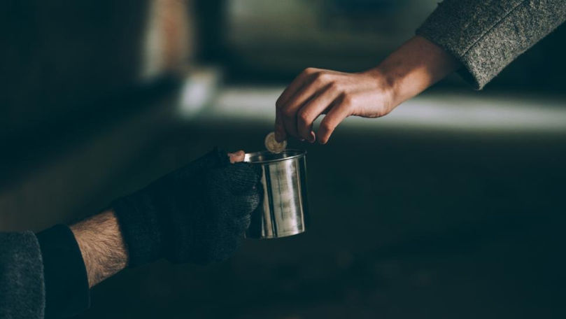 România: Locuitorii unui oraș sunt amendați dacă dau bani cerșetorilor