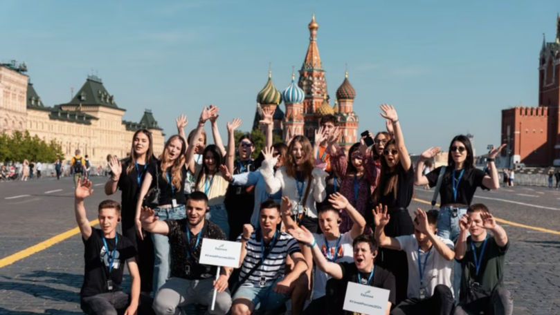 Presa: Cum sute de tineri moldoveni sunt duși în vizite în Rusia de Șor