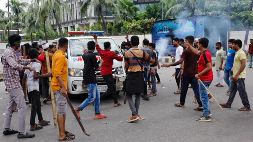 Protestele din Bangladesh, un pericol pentru industria de îmbrăcăminte