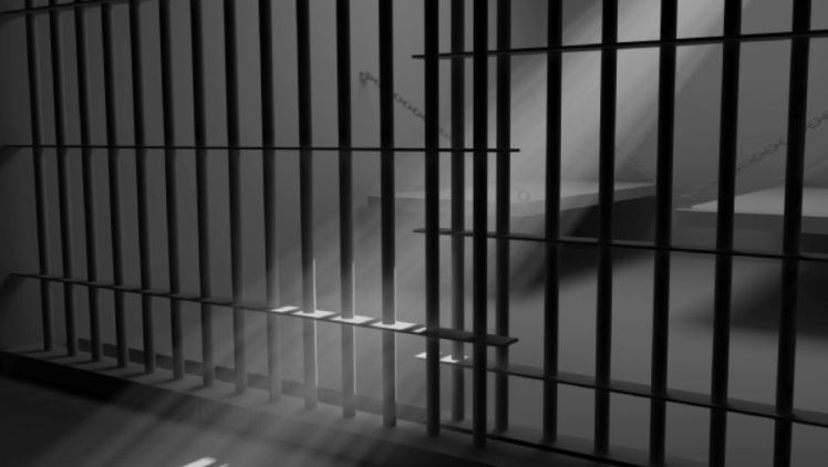 Și-a agresat fiica vitregă de patru ani: Un bărbat, condamnat la închisoare