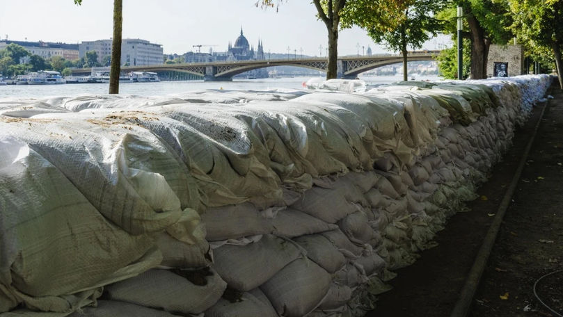 Budapesta: Hoții au furat sacii cu nisip care trebuiau să oprească apa