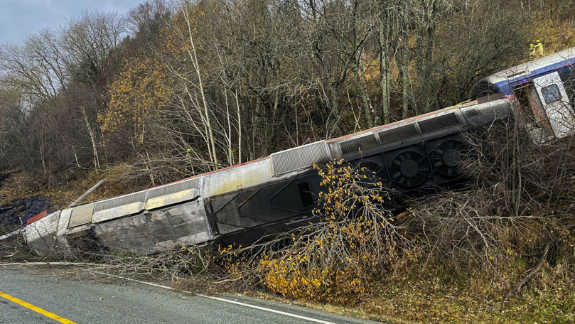 Un mort şi patru răniţi în urma deraierii unui tren de pasageri în Norvegia