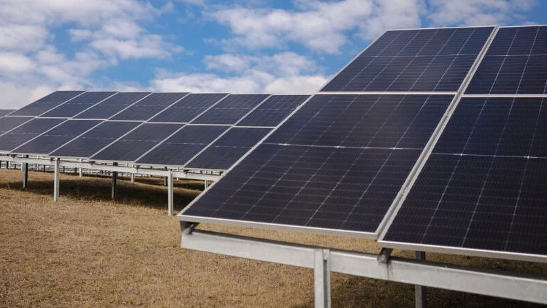 Pe acoperișul gimnaziului din satul Gaidar au fost instalate panouri solare