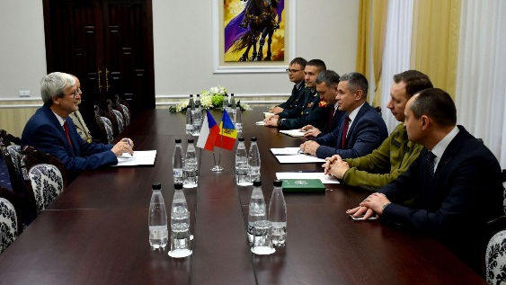 Ministrul Apărării, întâlnire cu ambasadorul Republicii Cehe la Chișinău