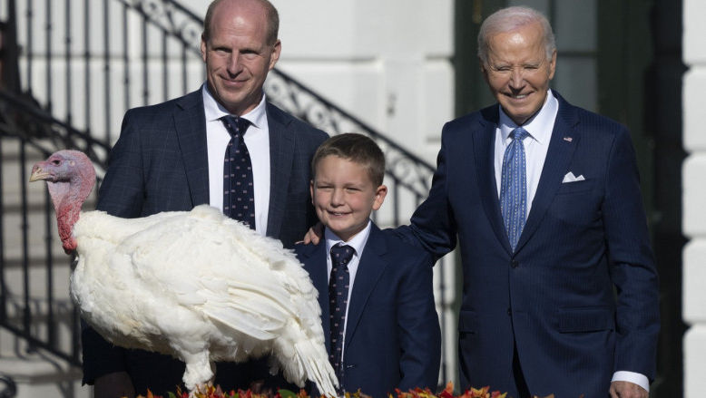 Biden i-a grațiat pe curcanii Peach şi Blossom la Casa Albă