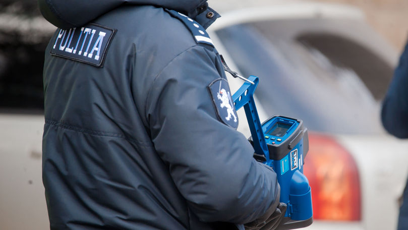 Beți la volan și fără permis: Doi tineri au vrut să dea mită Poliției