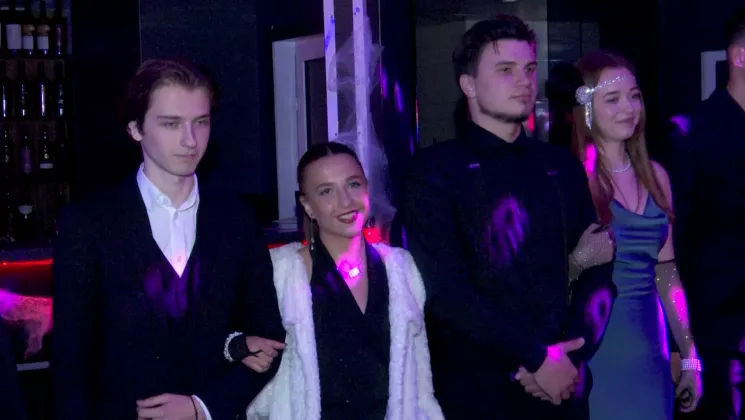Balul bobocilor în spiritul anilor '20 , într-un club din Chișinău