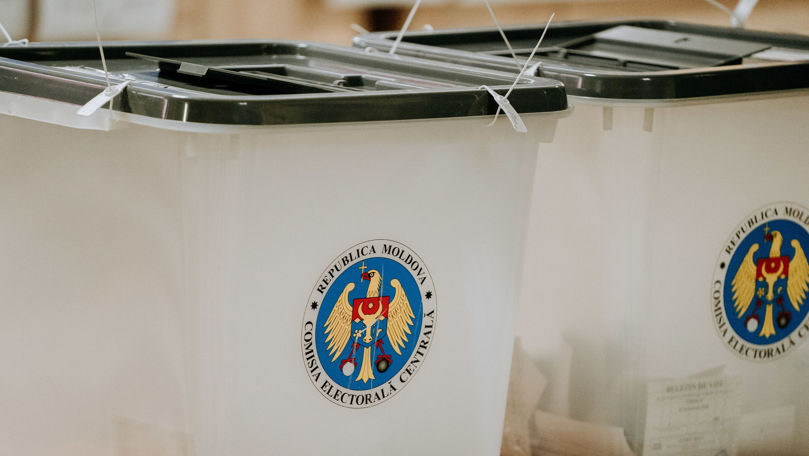 Mai mulți membri ai birourilor electorale au fost suspendați. Motivul