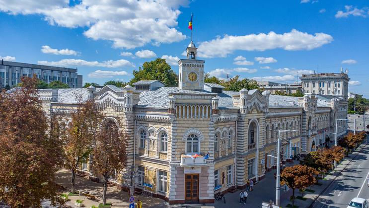 Primăria Chișinău acuză Guvernul că închide căldura și lumina în școli