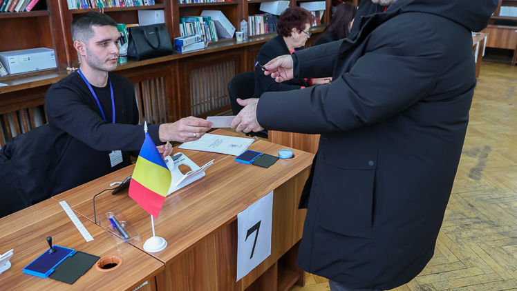 Alegeri în România. Peste 3.700 de votanți până la 11:40 în R. Moldova