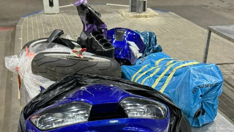 O motocicletă dezasamblată tăinuită de autoritățile vamale, descoperită