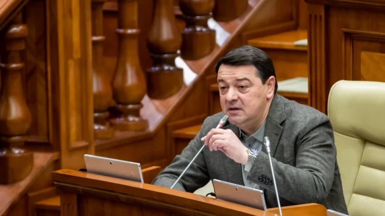 Fraze înaripate la Parlament. Starîș: Nu vă faceți morți în păpușoi
