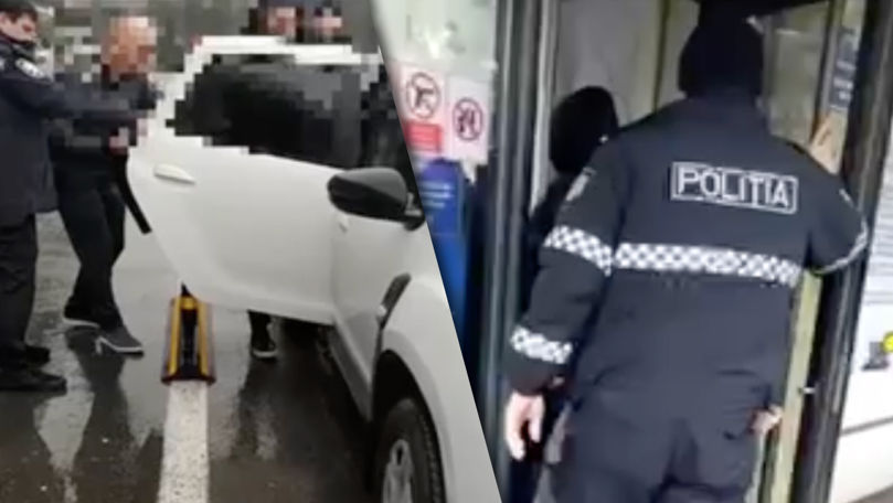 Momentul în care doi bărbați fură bani dintr-o geantă, într-un local din Chișinău