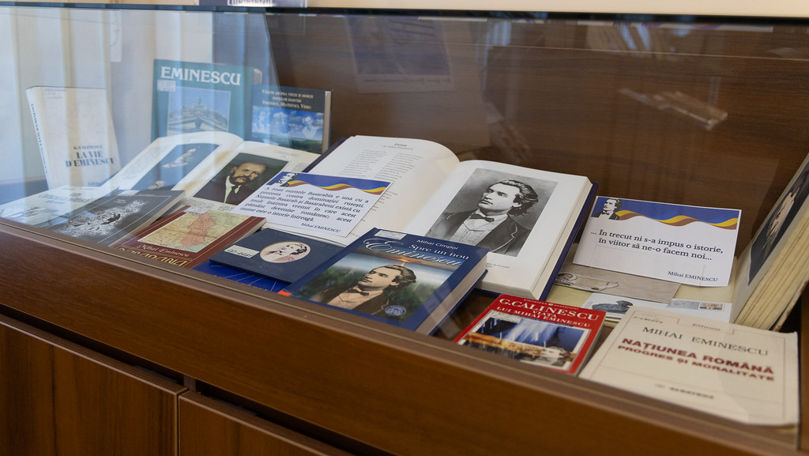 Parlamentul găzduiește o expoziție dedicată poetului Mihai Eminescu
