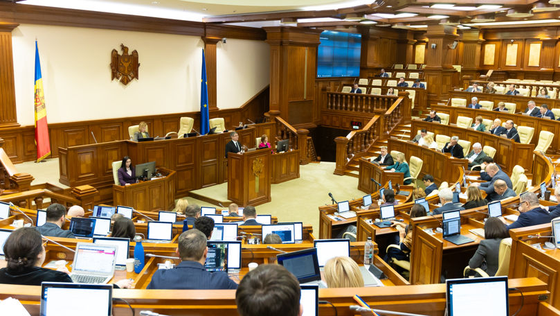 Cine sunt deputații cu cele mai puține inițiative legislative