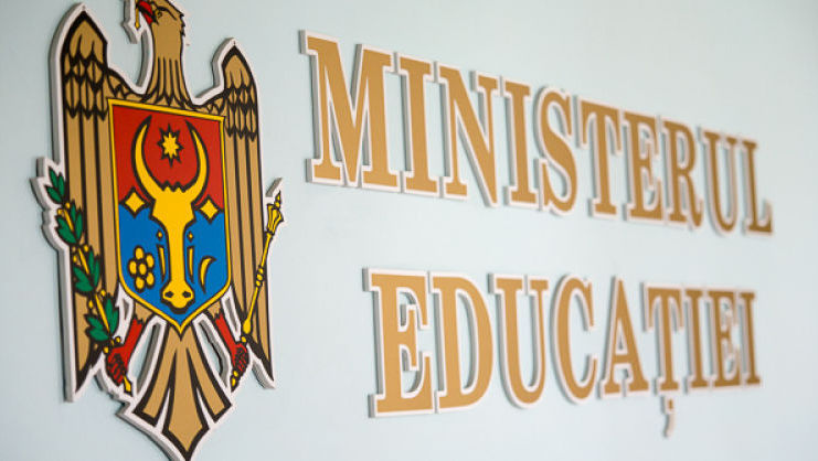MEC: Informațiile că elevii vor trece la învățământul online sunt false