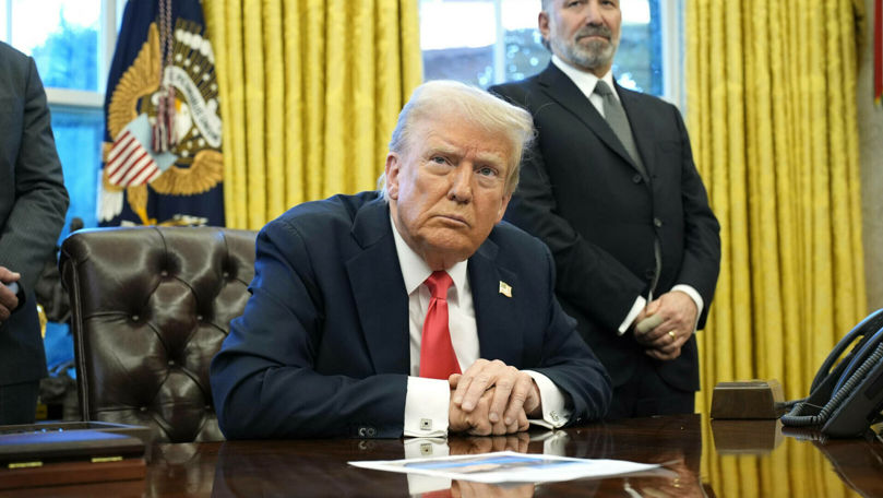 O vânătaie pe mâna lui Trump a trezit speculații despre sănătatea lui