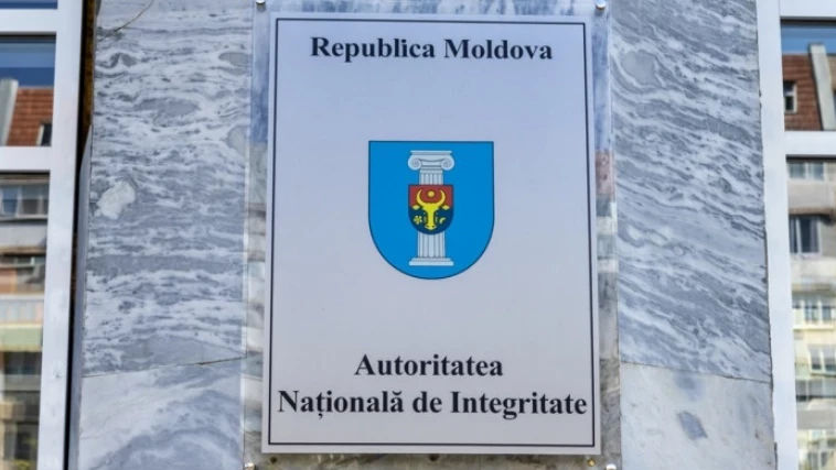 Doi funcționari publici, cu avere nejustificată de peste 625.900 de lei