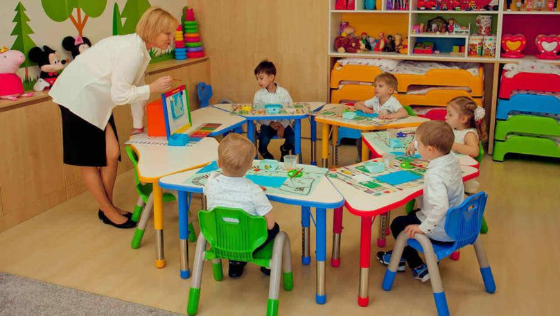 Zeci de educatori, instruiți cum să ajute copiii să se dezvolte armonios
