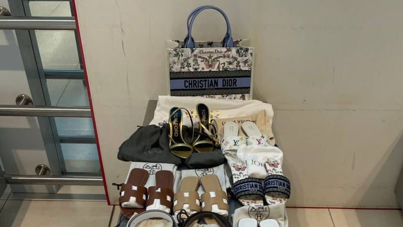 Accesorii și încălțăminte nedeclarate, confiscate de vameșii de la AIC