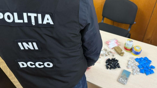 Droguri de 170.000 de lei, ridicate de polițiști: Un curier, reținut