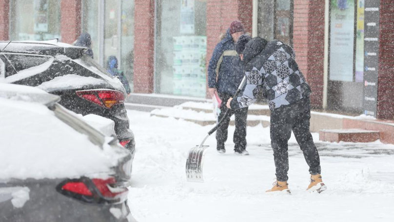 Bucureștiul se transformă în polul frigului: Sunt 30 de cm de zăpadă